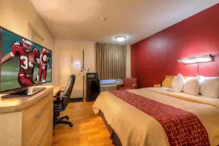 Red Roof Inn Tulsa - 33