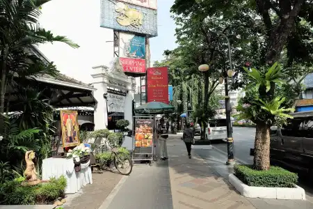 Silom Village Inn - 11