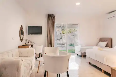 Bamboo Suites Adults Only - 2