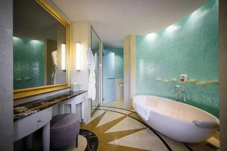 Resorts World Sentosa - Crockfords Tower - 9