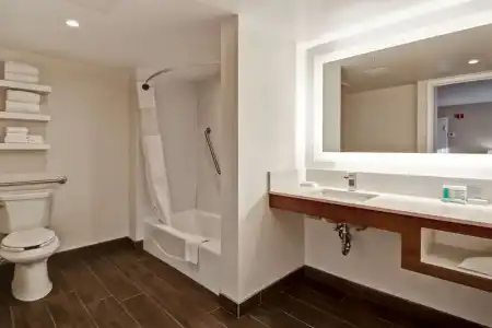 Hampton Inn & Suites by Hilton Calgary-Airport - 66