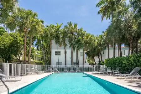 Miami River Inn By Renzzi - 17