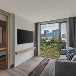 Courtyard by Marriott North - 6