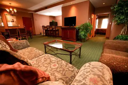 Embassy Suites Lincoln - 14