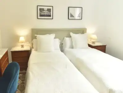 Hostal Girona - 8
