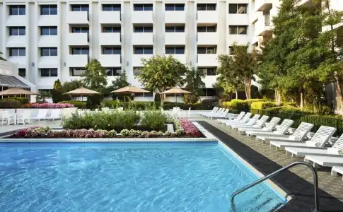 Sheraton Greensboro at Four Seasons - 4