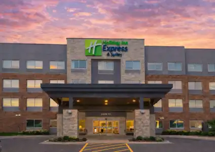 Holiday Inn Express & Suites Des Moines Downtown by IHG - 35