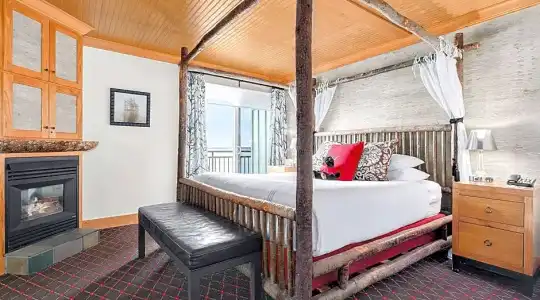The Edgewater - 212