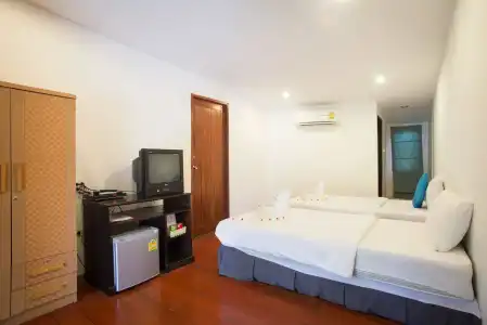 B52 Beach Resort - 2