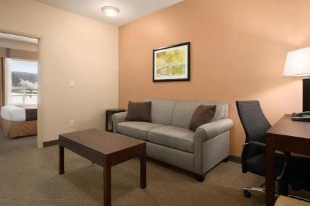 Ramada Limited Golden - 55