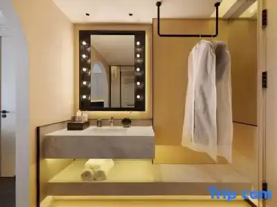 Z.S. Inn - 48