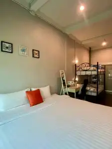 Lemon Siam Hostel Free Breakfast - 67