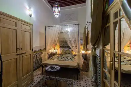 Riad Taryana - 50