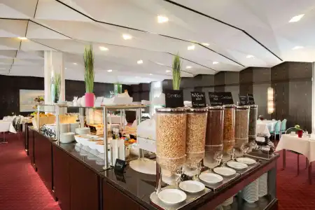 Ramada by Wyndham Nuernberg Parkhotel - 16