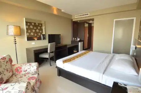 Welcome Plaza - 85