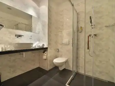 Ramada by Wyndham Airport - 26