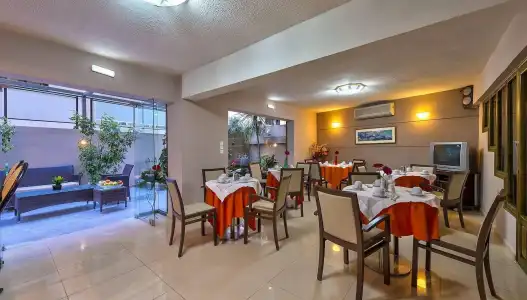 Leonidas & Apartments - 20