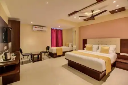 OYO 71452 Malad Grand - 16