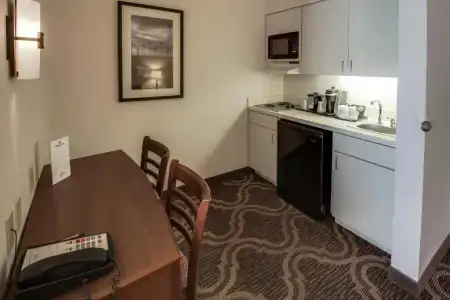 Ashmore Inn and Suites - 10