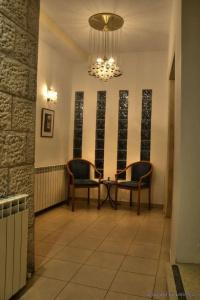 Golden Walls - 16