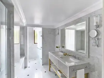 The Dorchester - 24