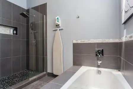 Mccormick Place Guest House - 9