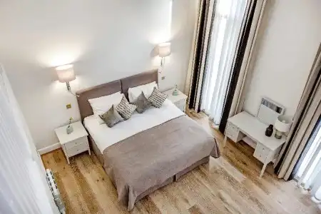 Queensgate Court - 63