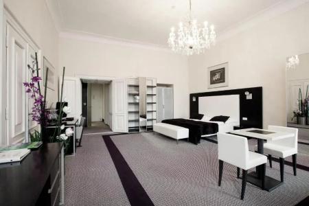 Old Town Square Residence by Emblem - 80