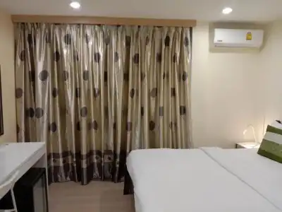 V Check Inn Sukhumvit 22 - 90