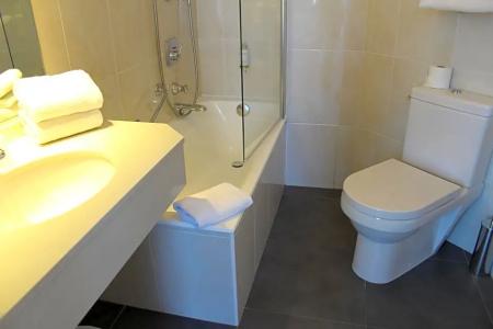 Best Western Plus Carlton - 76