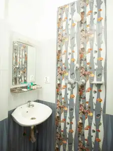 OYO 219 Royal Kusum - 7