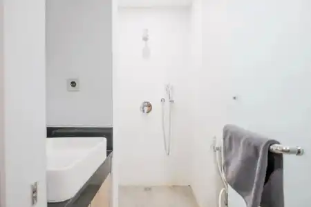 RedDoorz Premium near CBD Puri Indah - 42