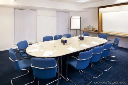 Holiday Inn Express Cambridge by IHG - 7