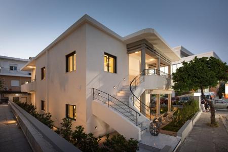 Cozy Corner Luxury Apartments - 15