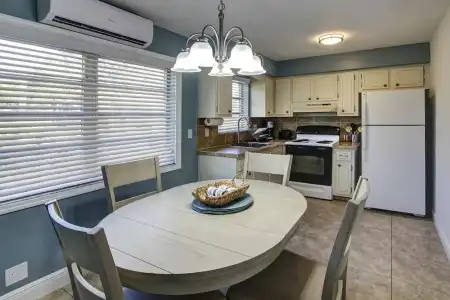 May-Dee Suites - 46