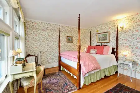 Wilburton Inn - 114
