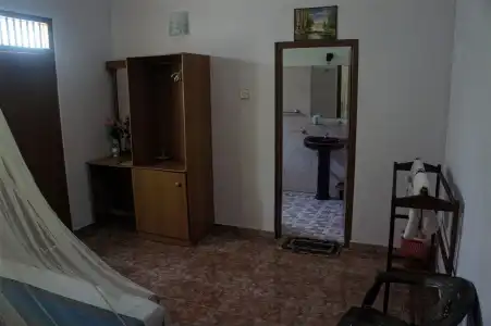 Sam's Guest House - 4
