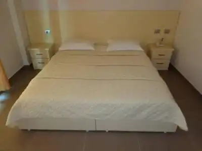 Piazza - 12