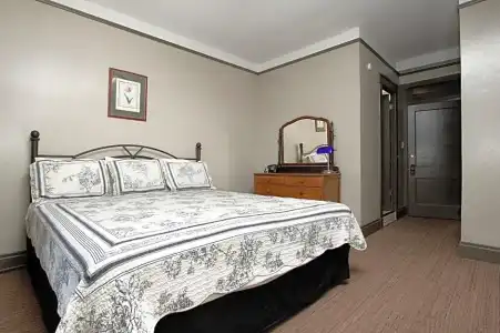 Gardner & Hostel - 123