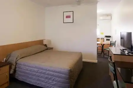 Baileys Motel - 35