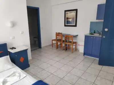 Leonidas Studios & Apartments - 25