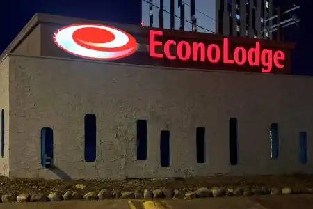 Econo Lodge Motel Village - 32