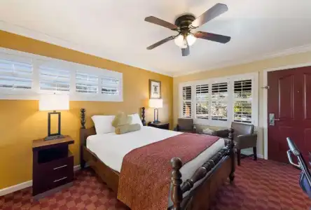 Clarion Collection Wilkie's Inn Pacific Grove - Monterey - 38