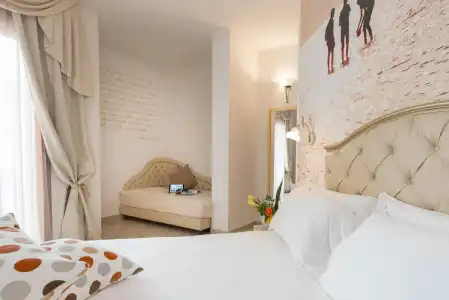 Sovrana & Spa - 8