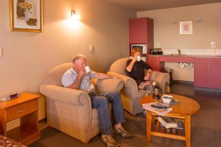 Balmoral Lodge Motel - 11