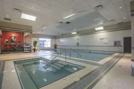 DoubleTree by Hilton Calgary North - 13