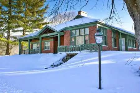 Wilburton Inn - 195