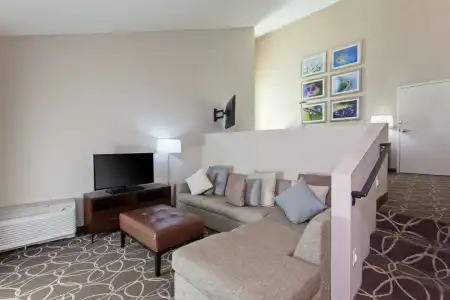 Hilton Garden Inn Marina Del Rey - 3