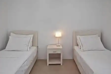 White Tinos Luxury Suites - 16