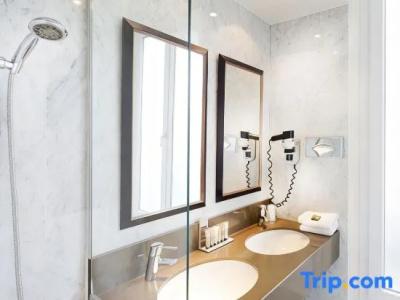 Hôtel du Bois Champs-Elysées - 213